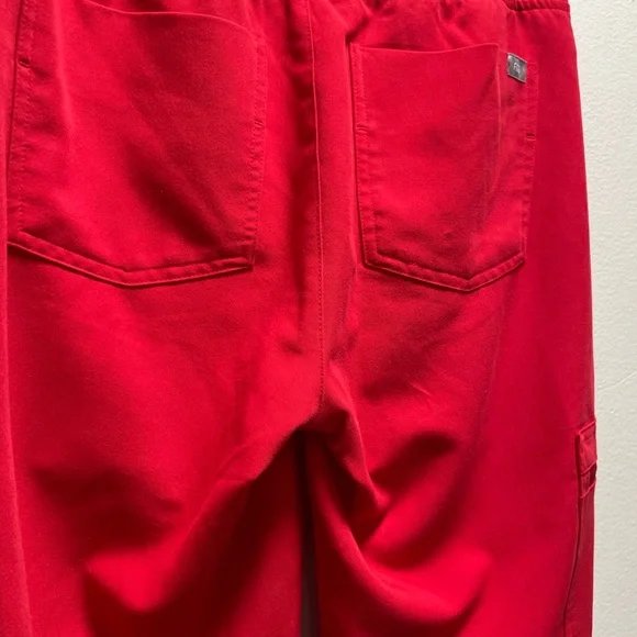 FIGS Scrubs Top & Pants - Picture 7 of 8